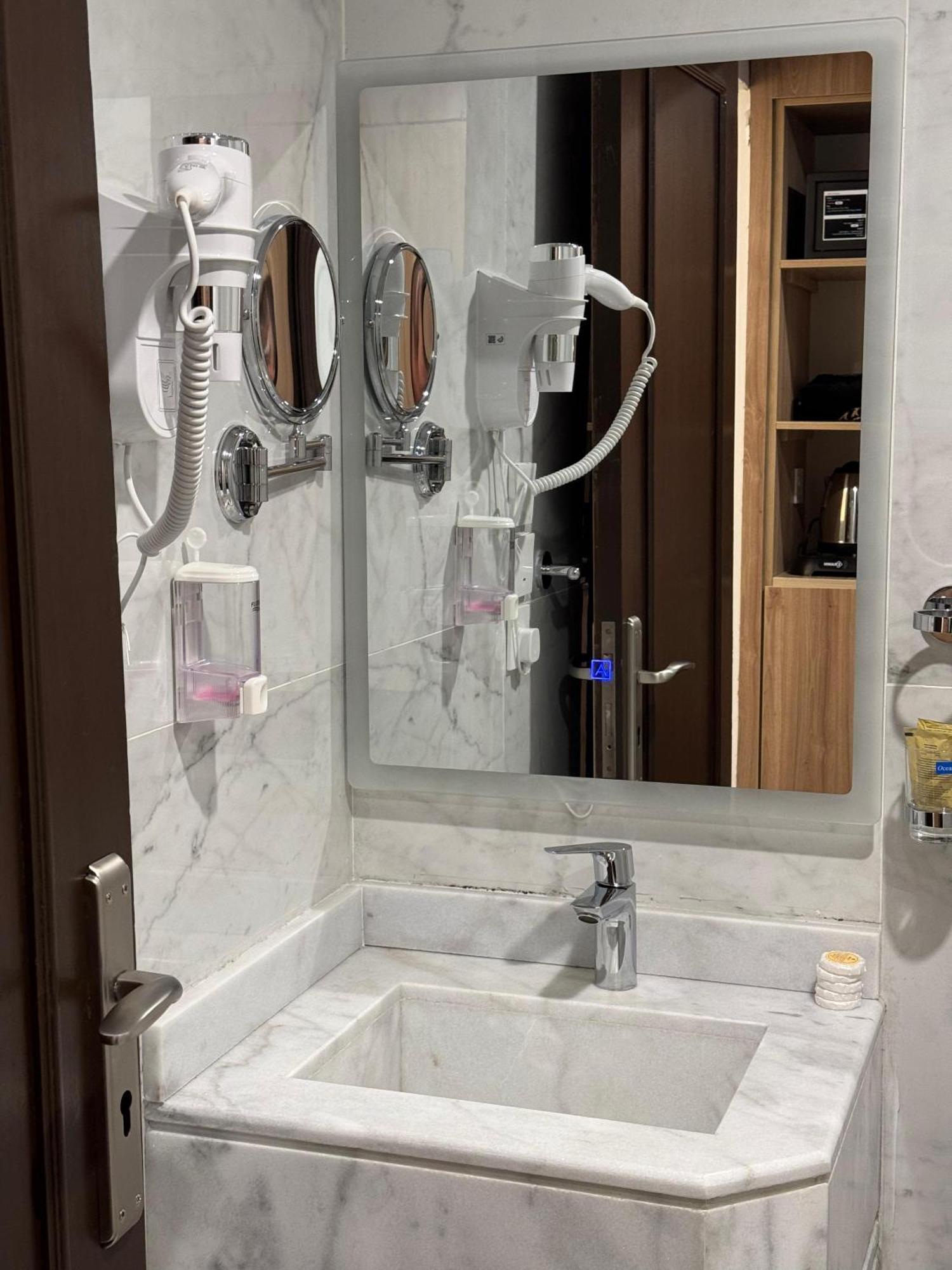 Blue Pearl Hotel Мека Екстериор снимка